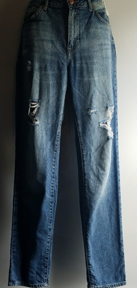 Distressed boyfriend jeans